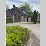 Vrijstaande 6 Persoons Hottub En Pizzaoven Op * Ewijk