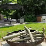 Vrijstaande 6 Persoons Hottub En Pizzaoven Op *