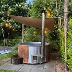 Prázdninový dům Vrijstaande 6 Persoons Hottub En Pizzaoven Op *