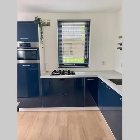 Vrijstaande 6 Persoons Hottub En Pizzaoven Op *