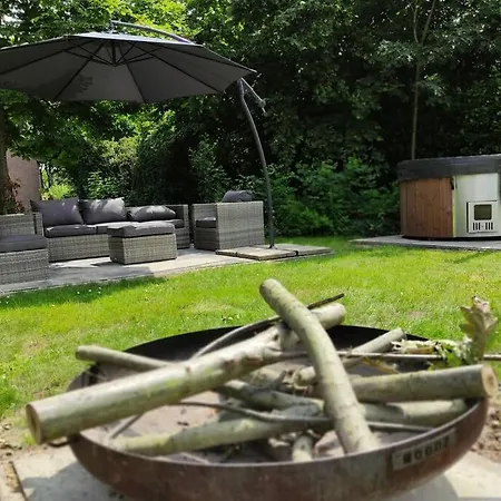 Vrijstaande 6 Persoons Hottub En Pizzaoven Op *