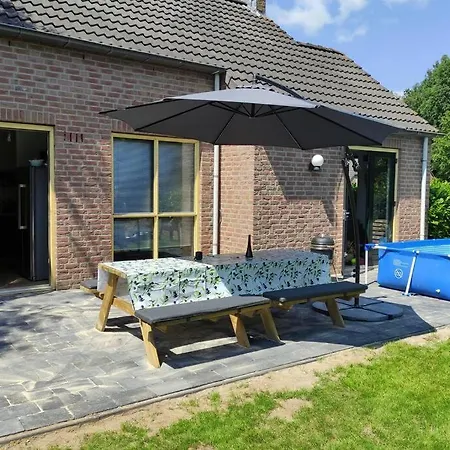 Vakantiehuis Vrijstaande 6 Persoons Hottub En Pizzaoven Op Ewijk