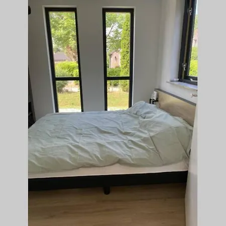 Vrijstaande 6 Persoons Hottub En Pizzaoven Op * Ewijk