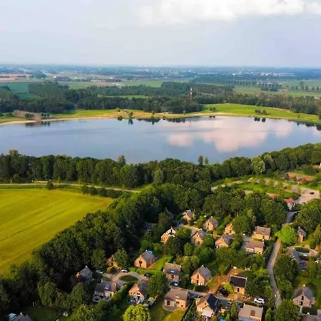 Vrijstaande 6 Persoons Hottub En Pizzaoven Op * Ewijk