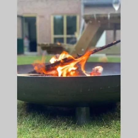 Vakantiehuis Vrijstaande 6 Persoons Hottub En Pizzaoven Op