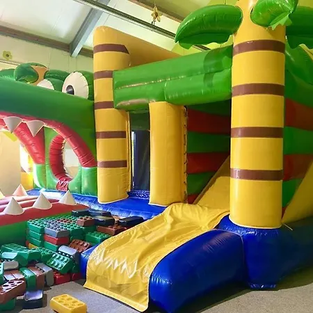 Vrijstaande 6 Persoons Hottub En Pizzaoven Op * Ewijk