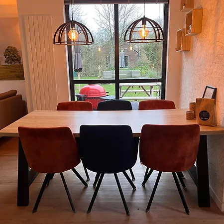 Vrijstaande 6 Persoons Hottub En Pizzaoven Op 度假居 Ewijk