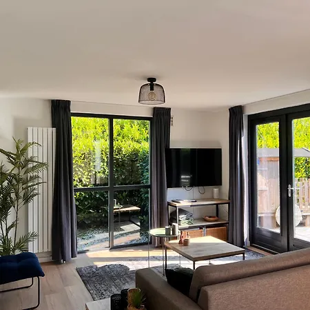 Holiday home Vrijstaande 6 Persoons Hottub En Pizzaoven Op Ewijk