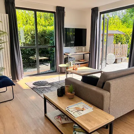 Vrijstaande 6 Persoons Hottub En Pizzaoven Op * Ewijk