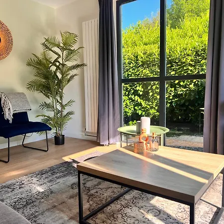 Vrijstaande 6 Persoons Hottub En Pizzaoven Op 度假居 Ewijk