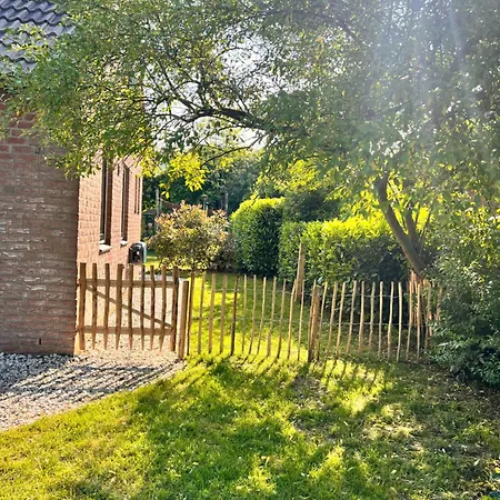 Vrijstaande 6 Persoons Hottub En Pizzaoven Op * Ewijk