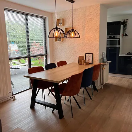 Vrijstaande 6 Persoons Hottub En Pizzaoven Op Ewijk