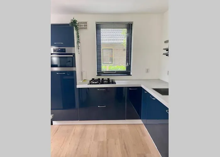 Vrijstaande 6 Persoons Hottub En Pizzaoven Op *