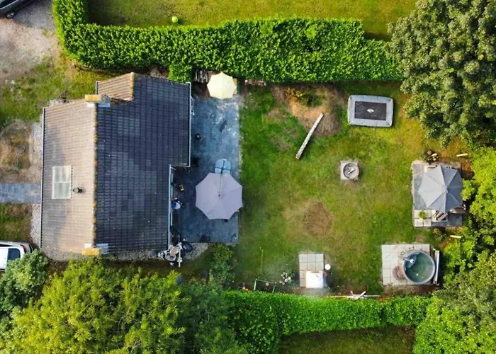 Dom wakacyjny Vrijstaande 6 Persoons Hottub En Pizzaoven Op Ewijk