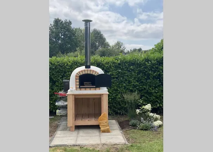 Vrijstaande 6 Persoons Hottub En Pizzaoven Op Semesterbostad