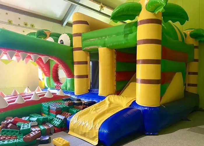 Vrijstaande 6 Persoons Hottub En Pizzaoven Op * Ewijk