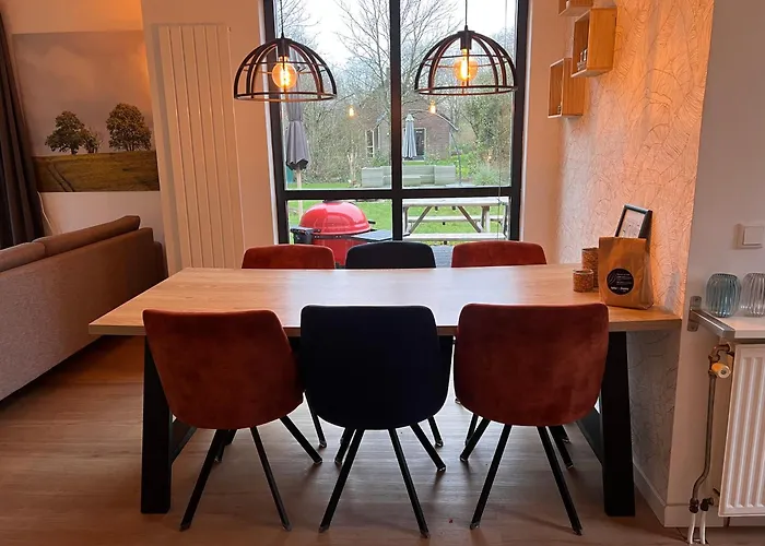 Vrijstaande 6 Persoons Hottub En Pizzaoven Op Dom wakacyjny Ewijk