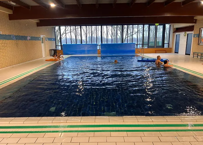 Vrijstaande 6 Persoons Hottub En Pizzaoven Op Semesterbostad