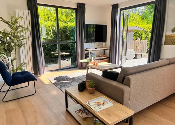 Vrijstaande 6 Persoons Hottub En Pizzaoven Op * Ewijk