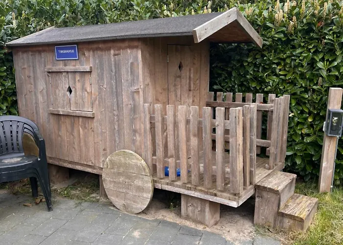 Vrijstaande 6 Persoons Hottub En Pizzaoven Op *