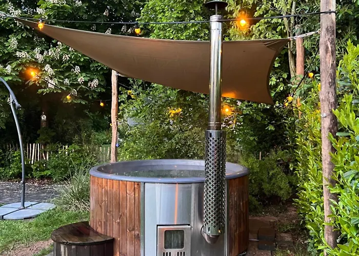 Nyaraló Vrijstaande 6 Persoons Hottub En Pizzaoven Op *