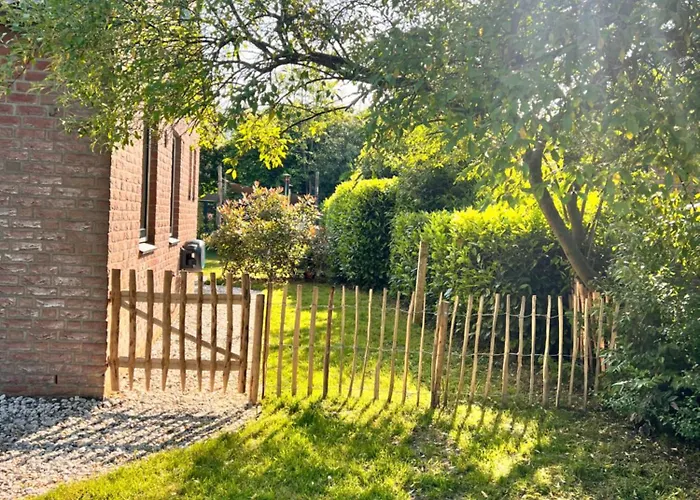 Vrijstaande 6 Persoons Hottub En Pizzaoven Op * Ewijk